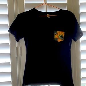 Size Small Sun International Black V-Neck 🍍
